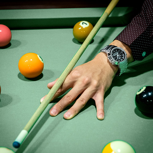 卡西欧手表 G-SHOCK  经典圆弧流线感设计 防水防震太阳能动力六局电波运动表款AWM-500