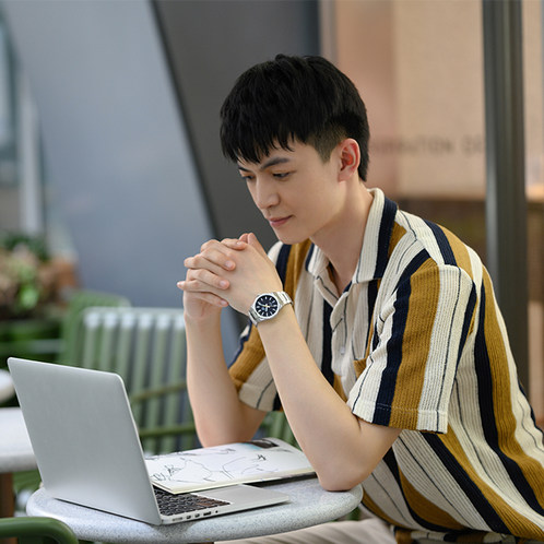 卡西欧手表 EDIFICE  人造蓝宝石玻璃镜面 简约时尚防水商务男表EFR-S108