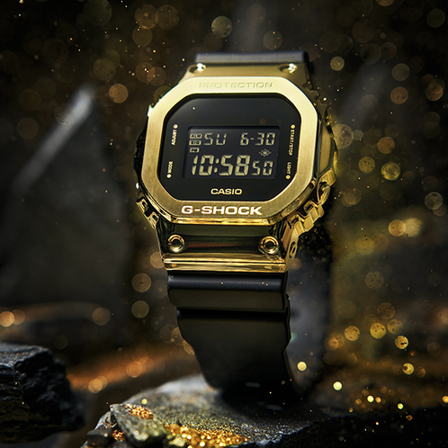卡西欧手表 G-SHOCK  【明星同款】“黄金时代”新黑金系列 限量飞盘赠品 金属表盘 防水防震运动表款GM-5600G/GM-2100G