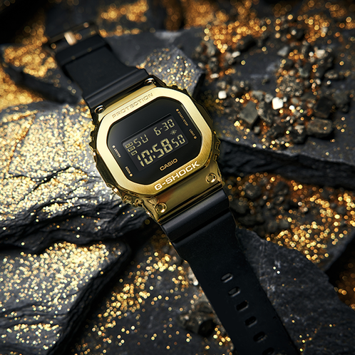 卡西欧手表 G-SHOCK  【明星同款】“黄金时代”新黑金系列 限量飞盘赠品 金属表盘 防水防震运动表款GM-5600G/GM-2100G
