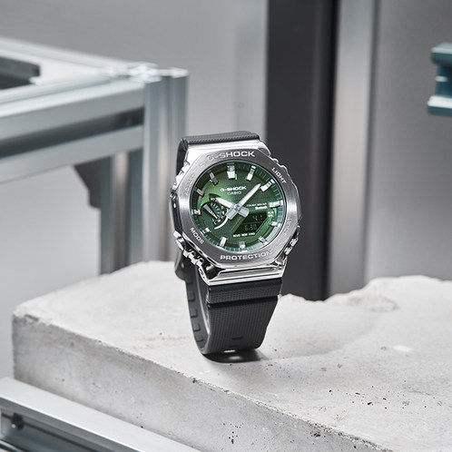 卡西欧手表 G-SHOCK  八边形表框设计 金属表头 防水防震蓝牙连接太阳能动力运动男表GBM-2100